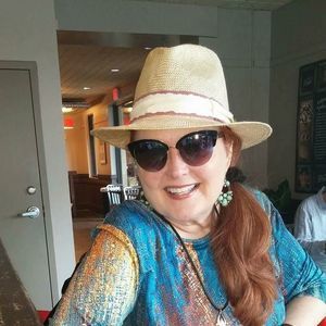 Meet your Posher, Deborah